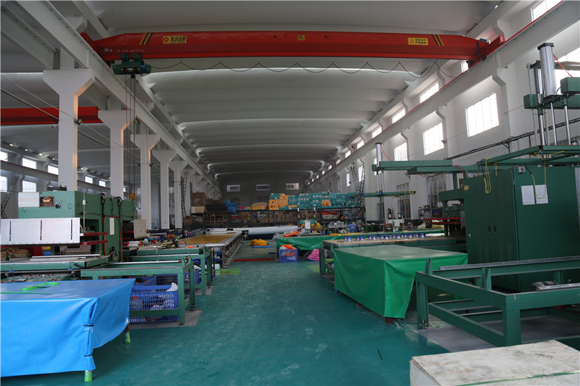 What kind of naughty castle equipment do children like in the indoor children's playground?